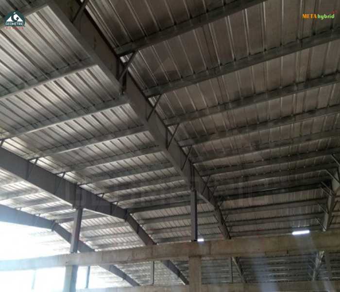 METAhybrid® thermal insulated roofing sheets for passive cooling in industrial buildings